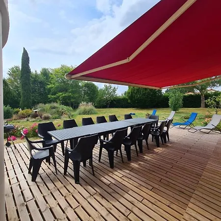 Splendide La Tour Blanche 12min Du Puy Du Fou