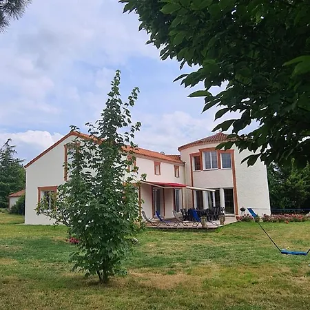 Holiday home Splendide La Tour Blanche 12min Du Puy Du Fou