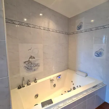 Splendide La Tour Blanche 12min Du Puy Du Fou