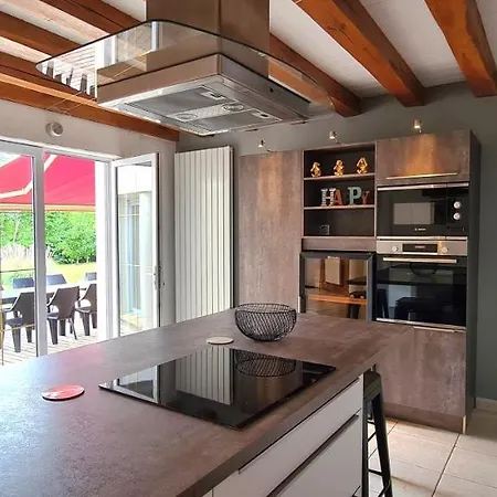 Splendide La Tour Blanche 12min Du Puy Du Fou Feriehus